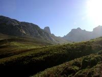 Naranjo de Bulnes from the path above Bulnes